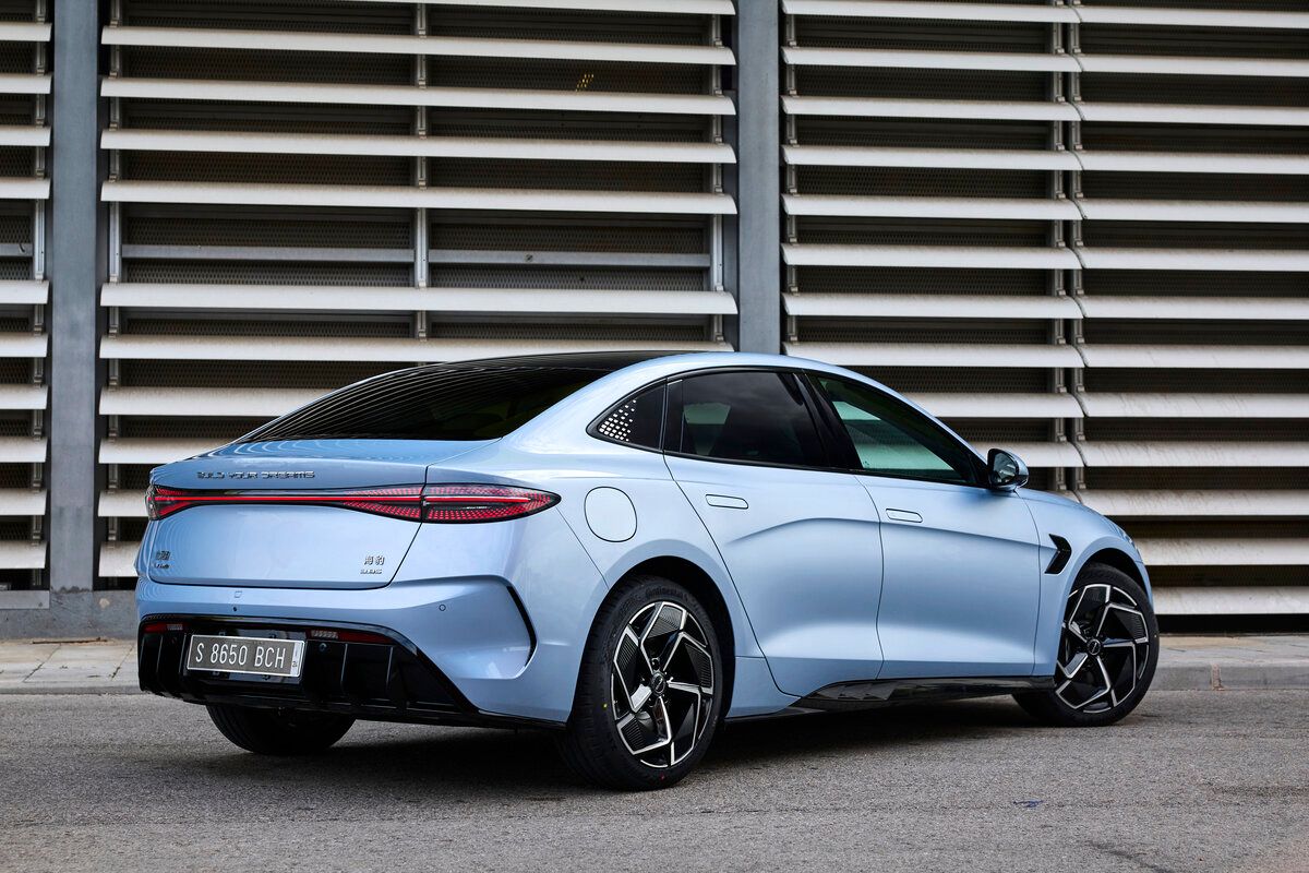 BYD Seal Sedan: Chiński rywal, który niepokoi Teslę (i jak go ładować w domu)